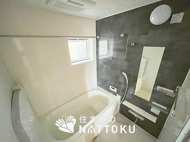 現地写真（浴室）
浴室暖房乾燥機付き。１坪タイプで広々です。