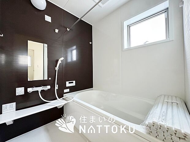 現地写真（浴室）
浴室暖房乾燥機付き。１坪タイプで広々です。