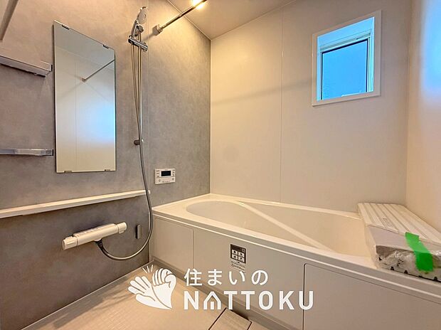 現地写真（浴室）
浴室暖房乾燥機付き。１坪タイプで広々です。