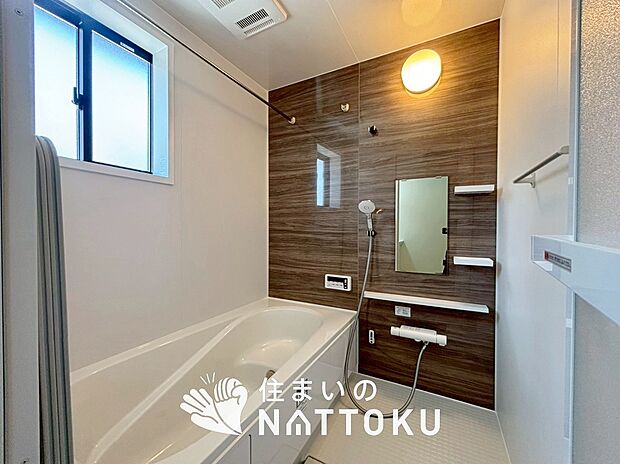 現地写真(浴室)
浴室暖房乾燥機付き。1坪タイプで広々です。