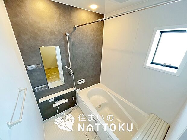 現地写真（浴室）
浴室暖房乾燥機付き。１坪タイプで広々です。