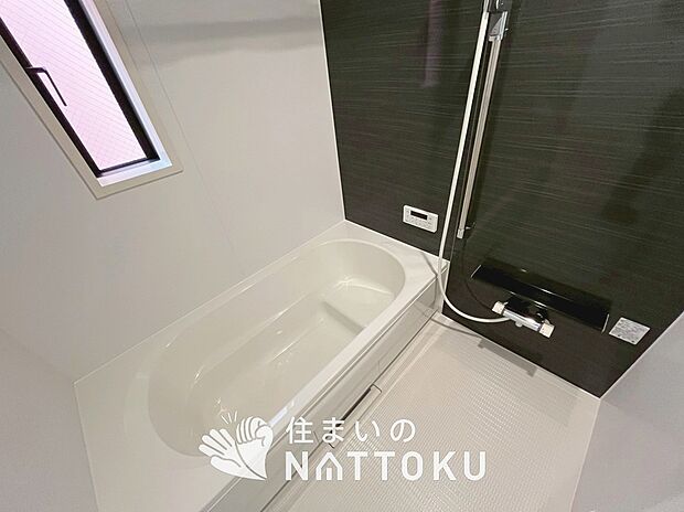 現地写真（浴室）
浴室暖房乾燥機付き。１坪タイプで広々です。