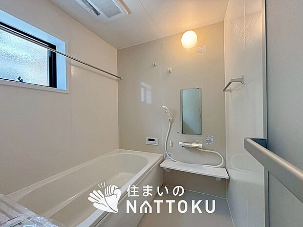 現地写真（浴室）
浴室暖房乾燥機付き。１坪タイプで広々です。