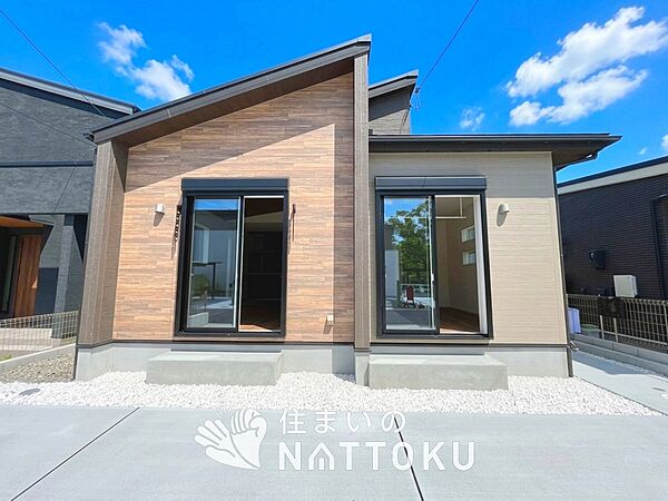 現地写真（街並み）
全２邸
駐車４台可能
