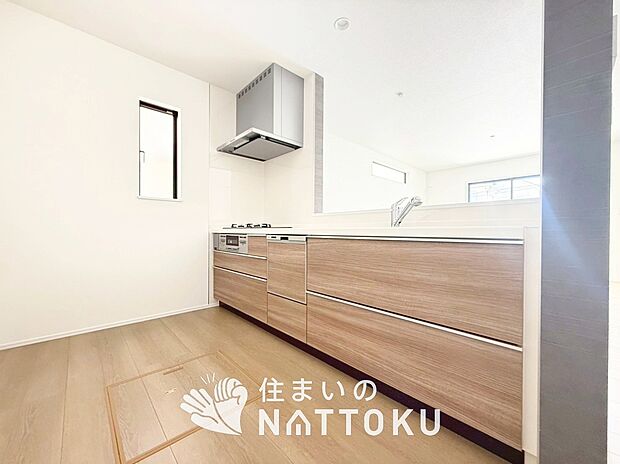 現地写真(キッチン)
収納たっぷりのシステムキッチン、浄水器付水栓を標準装備しています。