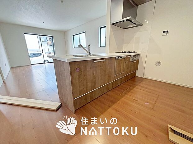 現地写真(キッチン)
収納たっぷりのシステムキッチン、浄水器付水栓を標準装備しています。