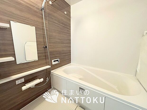 現地写真（浴室）
浴室暖房乾燥機付き。１坪タイプで広々です。
