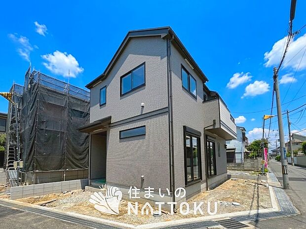 現地写真（街並み）
全３邸
駐車２台可能
