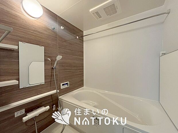 現地写真（浴室）
浴室暖房乾燥機付き。１坪タイプで広々です。
