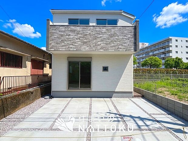 現地写真(街並み)
全2邸
駐車2台可能