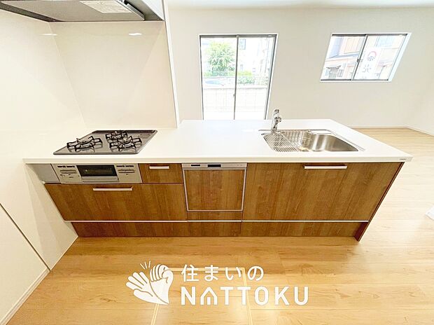 現地写真(キッチン)
収納たっぷりのシステムキッチン、浄水器付水栓を標準装備しています。