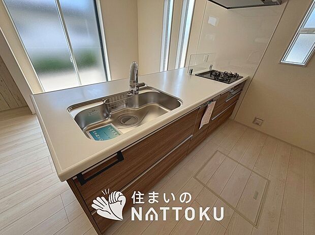 現地写真(キッチン)
収納たっぷりのシステムキッチン、浄水器付水栓を標準装備しています。