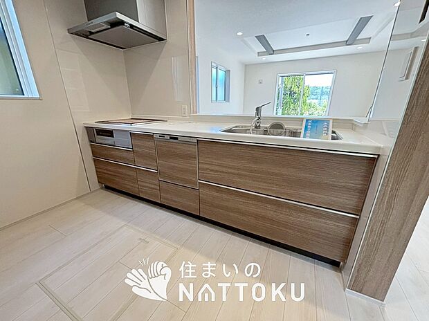現地写真(キッチン)
収納たっぷりのシステムキッチン、浄水器付水栓を標準装備しています。