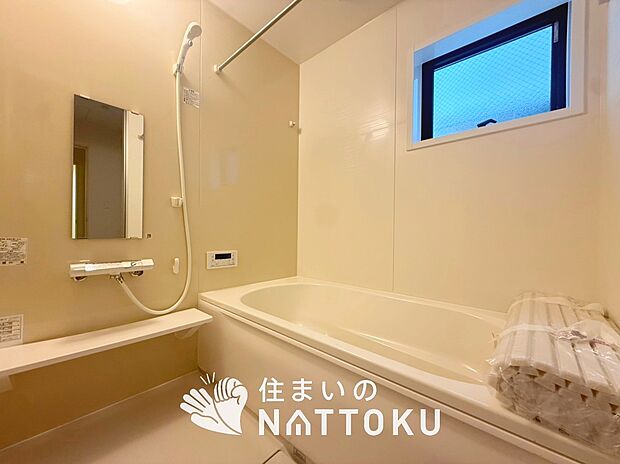 現地写真(浴室)
浴室暖房乾燥機付き。1坪タイプで広々です。