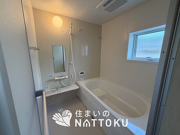 現地写真(浴室)
浴室暖房乾燥機付き。1坪タイプで広々です。