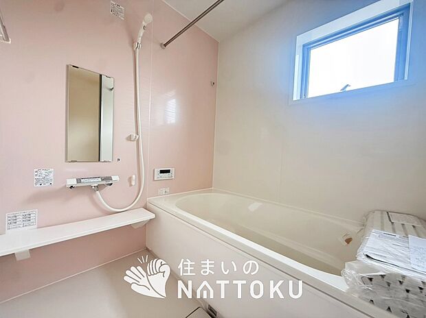 現地写真（浴室）
浴室暖房乾燥機付き。１坪タイプで広々です。

