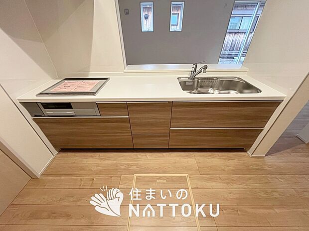現地写真(キッチン)
収納たっぷりのシステムキッチン、浄水器付水栓を標準装備しています。