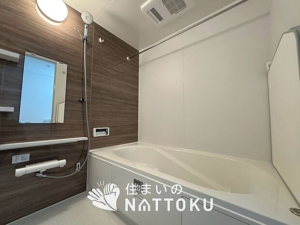 現地写真（浴室）
浴室暖房乾燥機付き。１坪タイプで広々です。