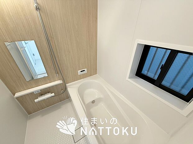 現地写真(浴室)
浴室暖房乾燥機付き。1坪タイプで広々です。