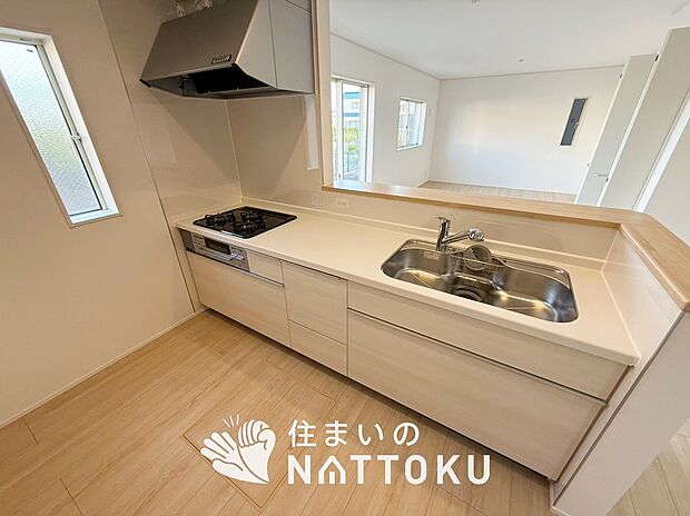 現地写真(キッチン)
収納たっぷりのシステムキッチン、浄水器付水栓を標準装備しています。