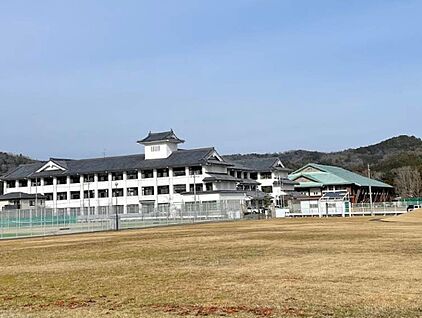 南丹市立園部中学校 640ｍ(徒歩8分)