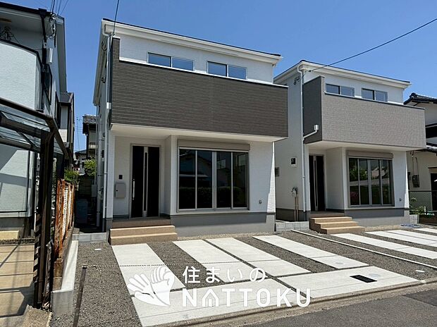 【現地写真(外観)【1号地】 】軽くて火災に強い屋根材を採用し、地震時の建物への負担や揺れを軽減しています。