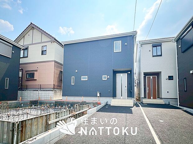 【現地写真（外観）【３号地】】軽くて火災に強い屋根材を採用し、地震時の建物への負担や揺れを軽減しています。