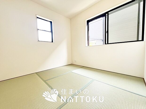 【現地写真（和室）】大壁仕様の新和室。くつろぎの空間です。