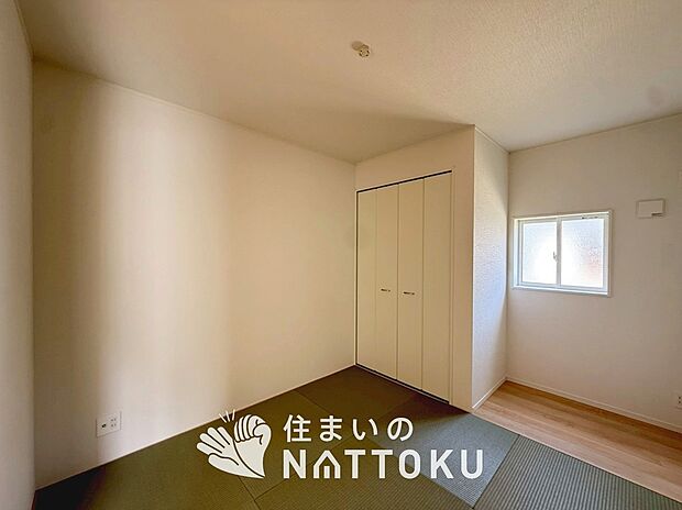 【現地写真（和室）】大壁仕様の新和室。くつろぎの空間です。