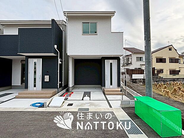 【現地写真（外観）【１号地】】軽くて火災に強い屋根材を採用し、地震時の建物への負担や揺れを軽減しています。