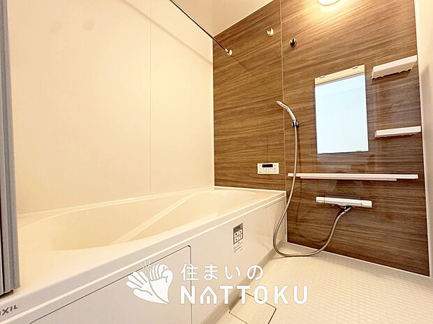 【現地写真(浴室)】浴室暖房乾燥機付き。1坪タイプで広々です。