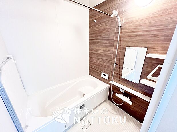 【現地写真(浴室)】浴室暖房乾燥機付き。1坪タイプで広々です。