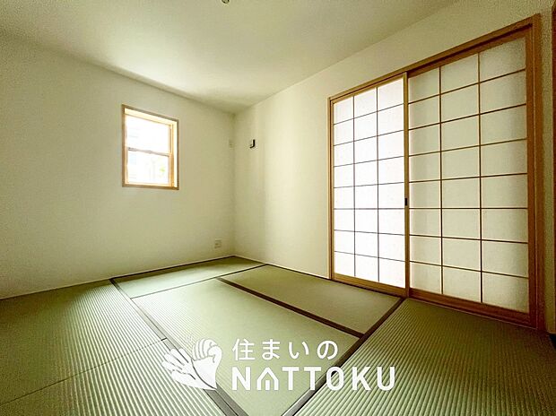 【現地写真(和室)】大壁仕様の新和室。くつろぎの空間です。