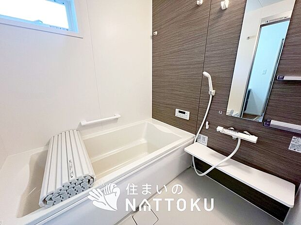 【現地写真(浴室)】浴室暖房乾燥機付き。1坪タイプで広々です。