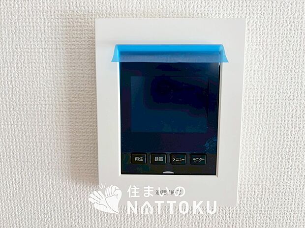 【TVモニター付インターホン】来訪者を画像と音声で確認できる、防犯性に優れた安心のシステム。
スッキリしたデザインで、誰でも簡単に操作できます。