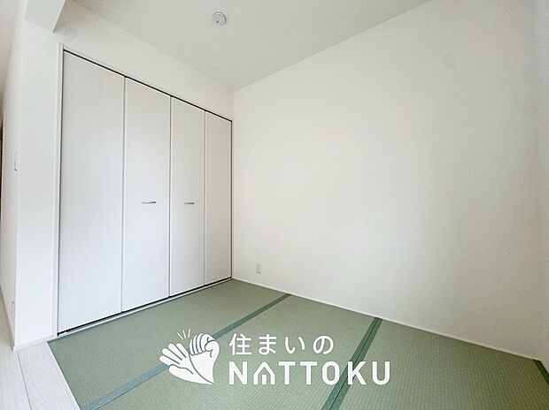 【現地写真(和室)】大壁仕様の新和室。くつろぎの空間です。