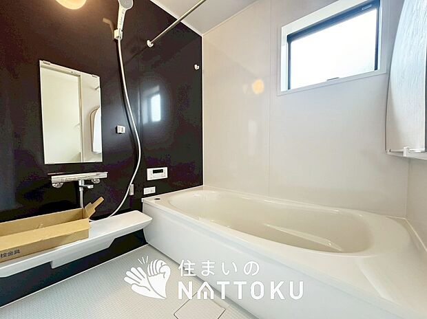 【現地写真(浴室)】浴室暖房乾燥機付き。1坪タイプで広々です。