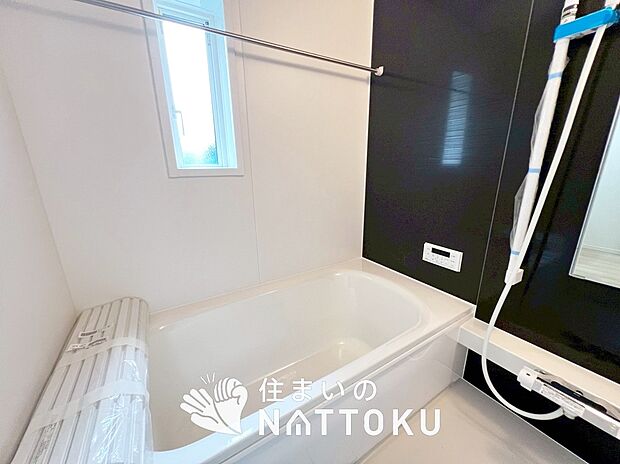 【現地写真(浴室)】浴室暖房乾燥機付き。1坪タイプで広々です。