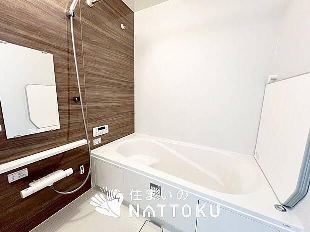 【現地写真(浴室)】浴室暖房乾燥機付き。1坪タイプで広々です。