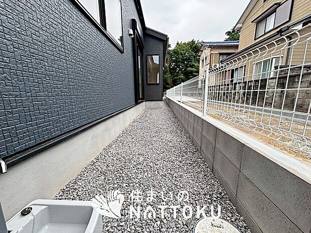 【庭】広々としたプライベート空間でお子様との遊び場、家庭菜園も可能です。