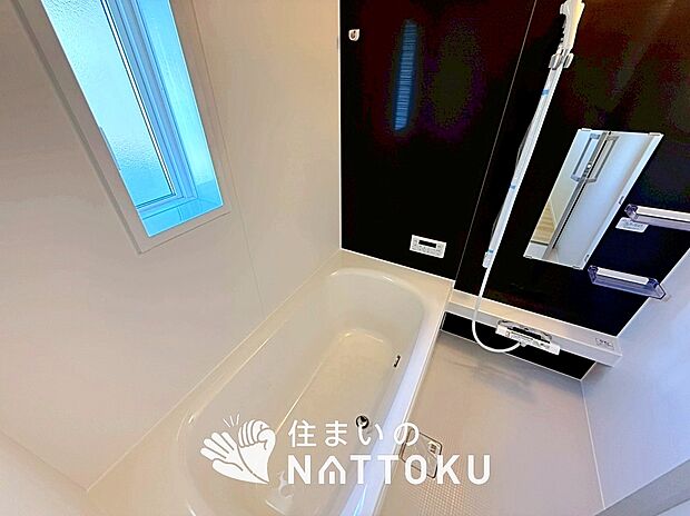 【現地写真（浴室）】浴室暖房乾燥機付き。１坪タイプで広々です。