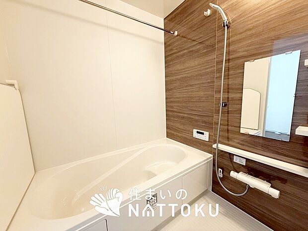 【現地写真（浴室）】浴室暖房乾燥機付き。１坪タイプで広々です。