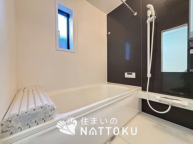 【現地写真（浴室）】浴室暖房乾燥機付き。１坪タイプで広々です。