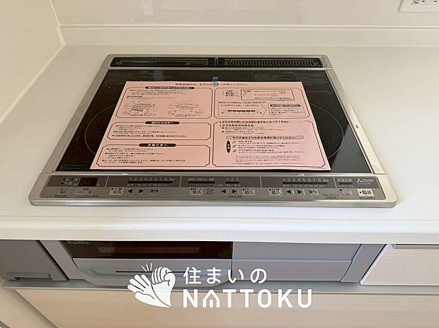 【ビルトインコンロ】フラットな構造で清掃性が高く、過熱防止センサー付３口タイプで日頃の家事も快適です。