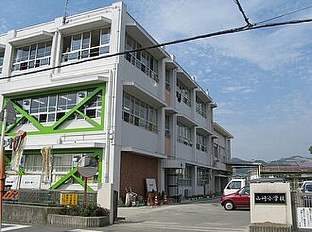 岩出市立山崎北小学校(約1,600m)