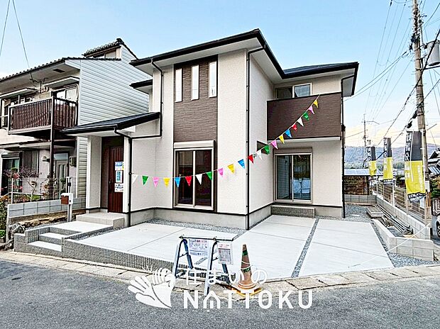 【現地写真（前道含む外観）】高い断熱性能があり、防湿性能の高いフィルム付属で壁内の結露対策をしています。