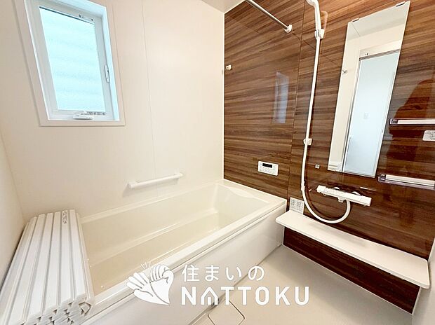 【現地写真（浴室）】現地写真（浴室）
浴室暖房乾燥機付き。１坪タイプで広々です。
