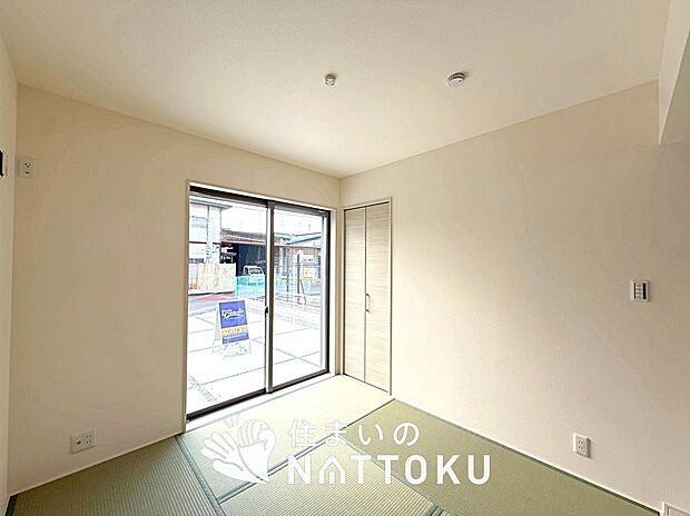 【現地写真（和室）】大壁仕様の新和室。くつろぎの空間です。