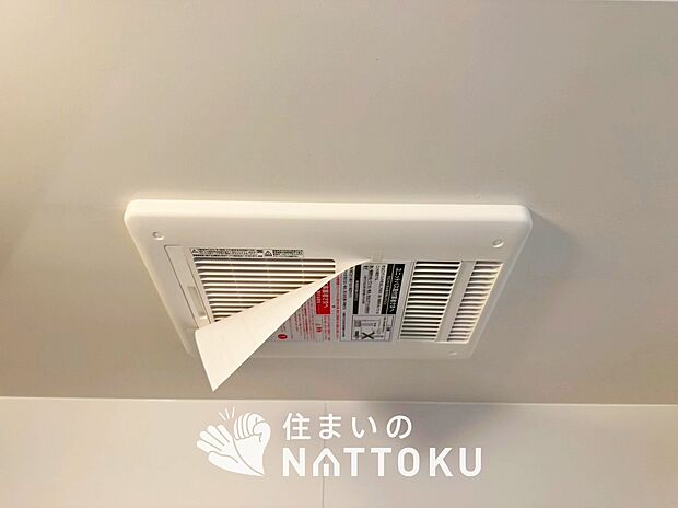 【浴室暖房換気乾燥機】入浴後の水滴や湿気を排出し、カビの発生や臭いを抑制します。
雨の日の洗濯物にも効果的です。