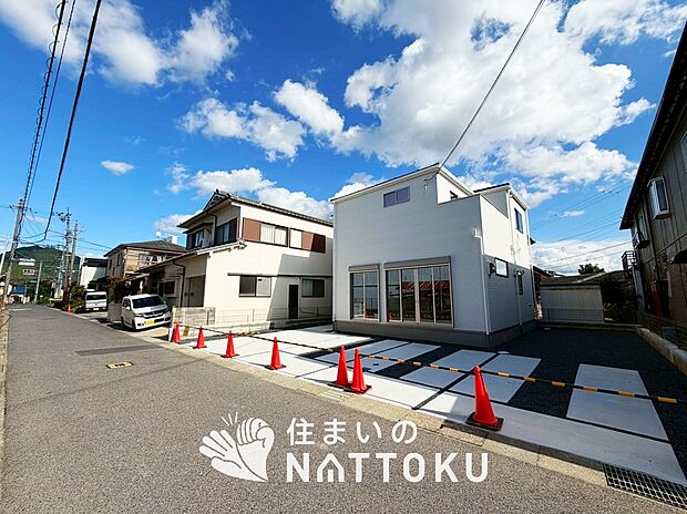 【現地写真(前道含む外観)】お引渡し後も無償の定期点検を行っており、暮らしの安心をお届けしています。